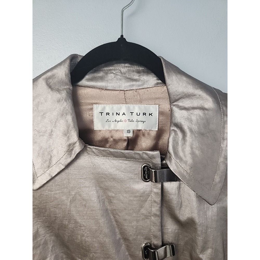 Vtg Trina Turk Women's Sz 10 Silver Clip Closure Pearlized Linen Trench Raincoat - Picture 2 of 8